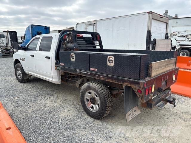 RAM 3500 Pritschenwagen/Pritschenwagen mit Seitenklappe