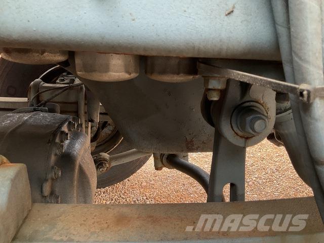 Renault Kerax Schneeschilde und -pflüge