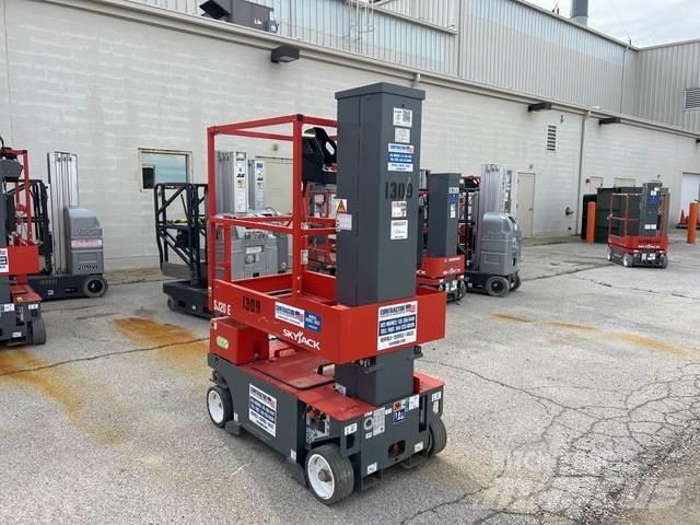 SkyJack SJ20E Personenaufzüge
