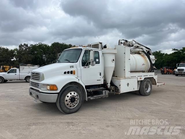 Sterling M7500 Saug- und Druckwagen