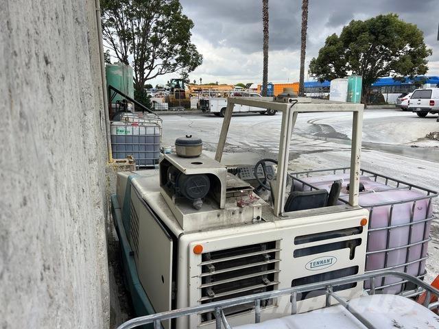 Tennant 800 Innenraumkehrmaschinen
