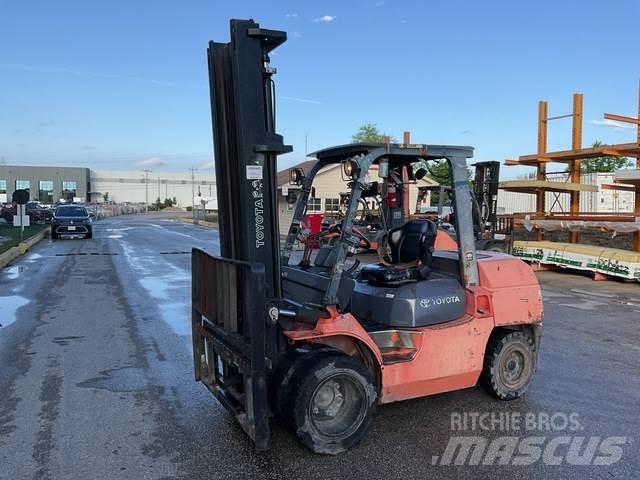 Toyota 7FGKU40 Sonstige Baumaschinen