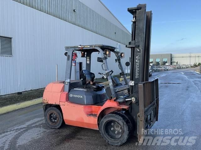 Toyota 7FGKU40 Sonstige Baumaschinen