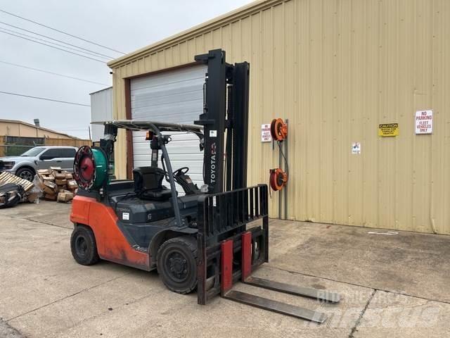 Toyota 8FD40U Sonstige Baumaschinen