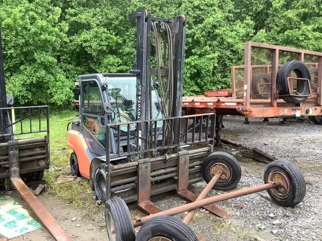 Toyota 8FD40U Sonstige Baumaschinen