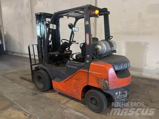 Toyota 8FGU25 Sonstige Baumaschinen