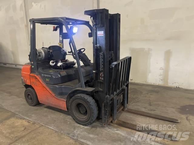 Toyota 8FGU25 Sonstige Baumaschinen