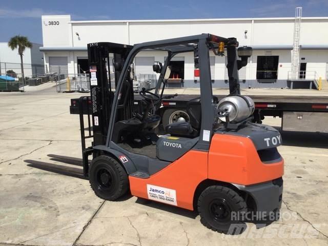 Toyota 8FGU25 Sonstige Baumaschinen