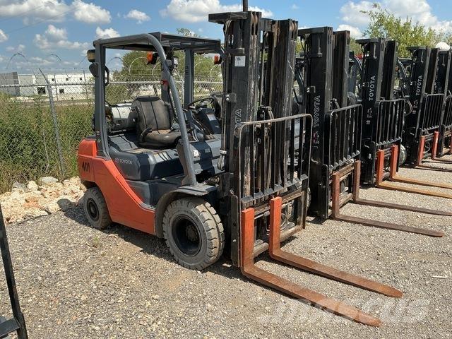 Toyota 8FGU25 Sonstige Baumaschinen