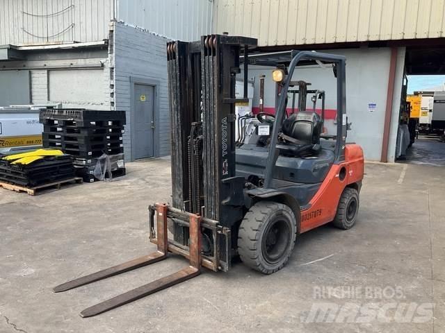 Toyota 8FGU30 Sonstige Baumaschinen