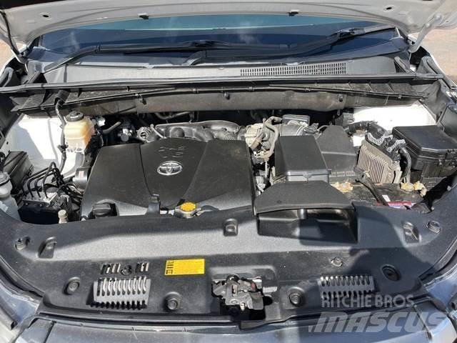 Toyota Kluger PKWs