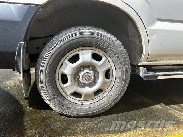 Toyota Prado PKWs