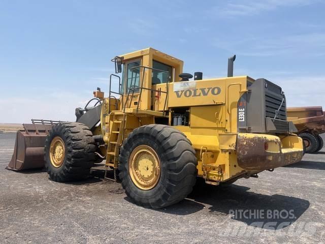 Volvo L330E Radlader