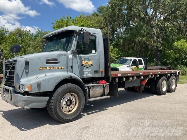 Volvo VHD Pritschenwagen/Pritschenwagen mit Seitenklappe