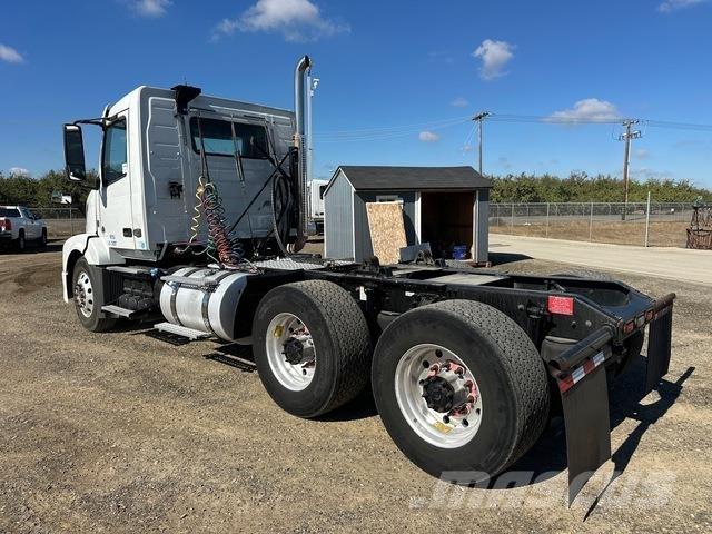 Volvo VNL Sattelzugmaschinen