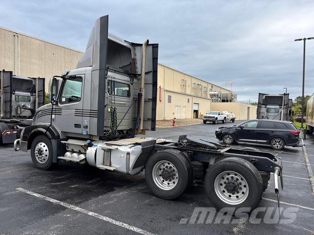 Volvo VNL Sattelzugmaschinen