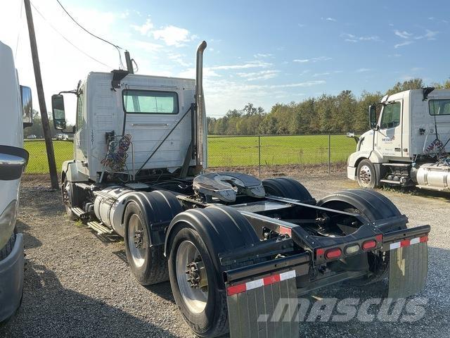 Volvo VNL64T Sattelzugmaschinen