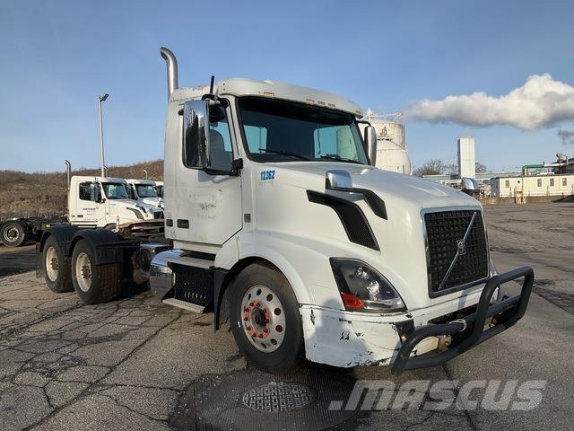 Volvo VNL64T Sattelzugmaschinen