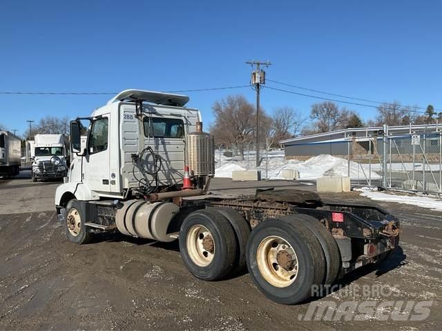 Volvo VNR64T Sattelzugmaschinen