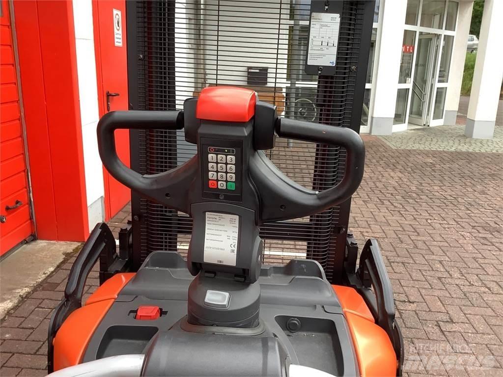 Toyota SPE120 Deichselstapler