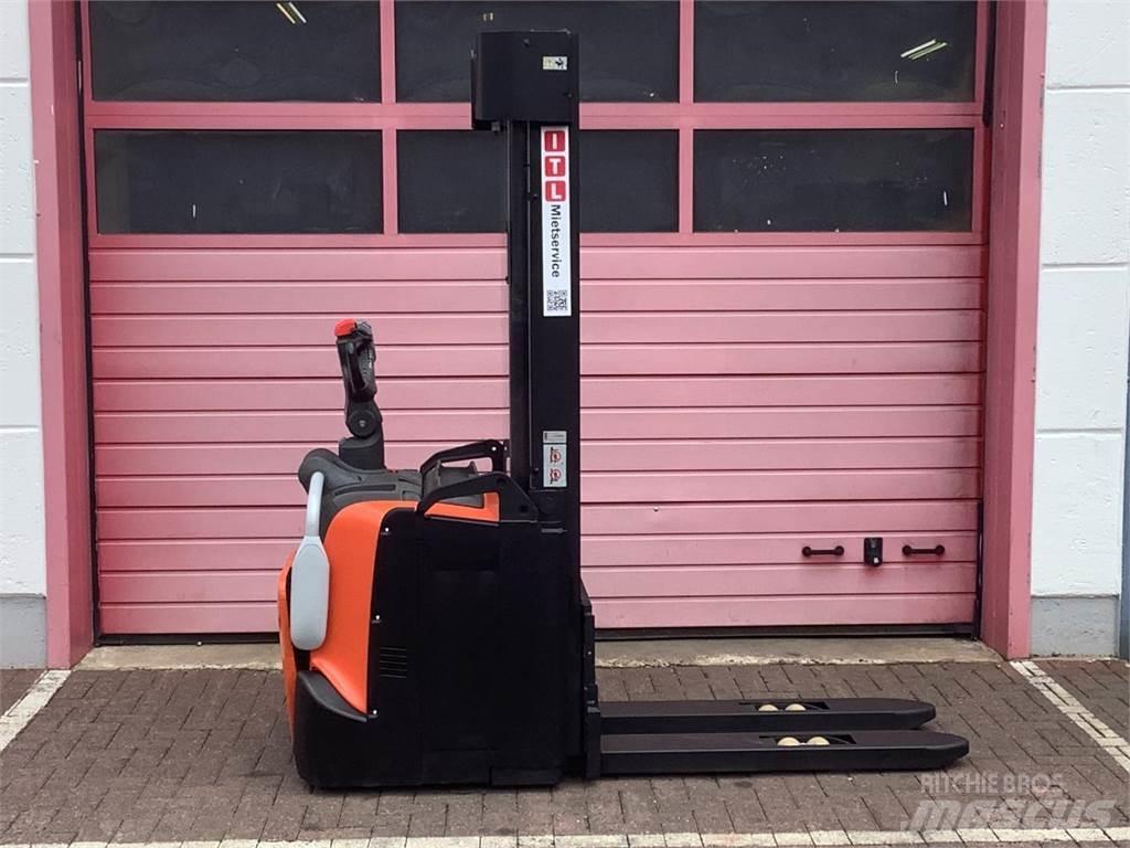 Toyota SPE140 Deichselstapler
