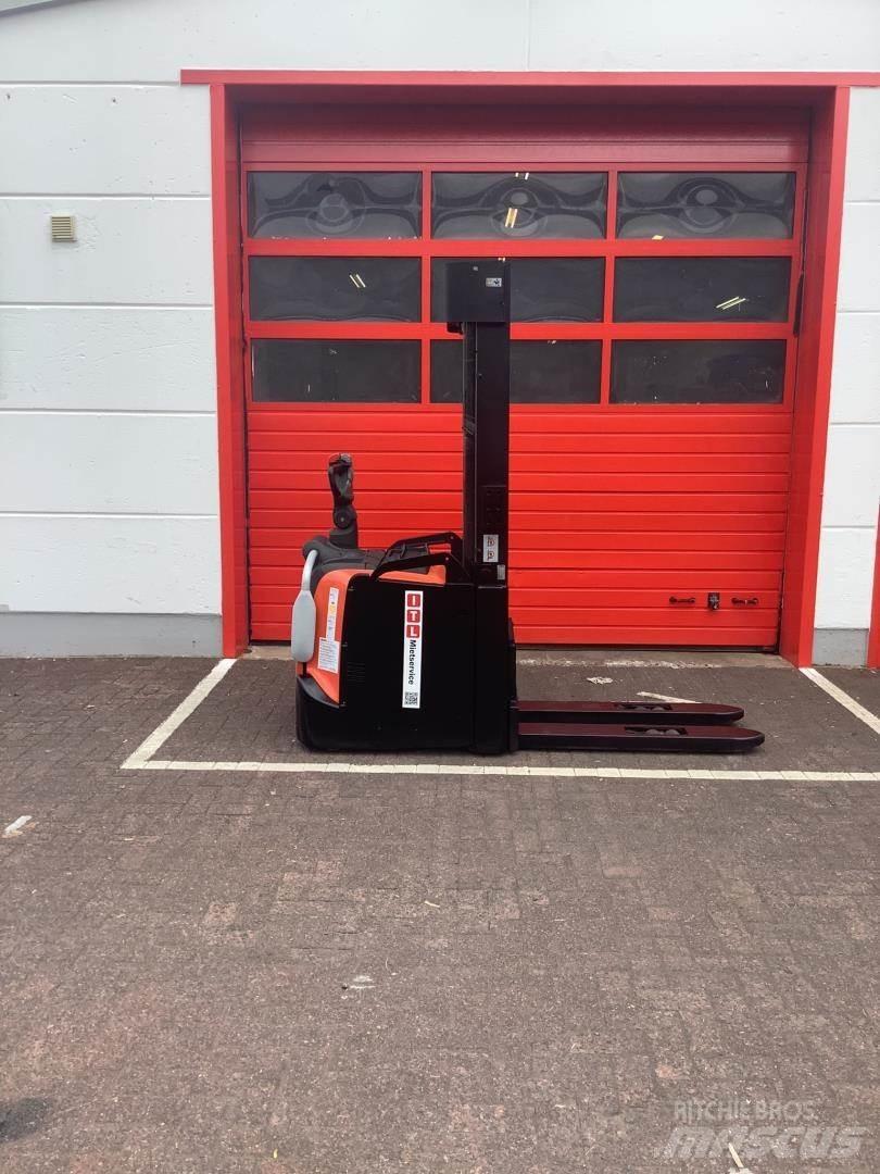 Toyota SPE140L Deichselstapler