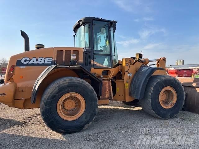 CASE 821E Radlader