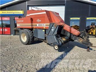 Hesston 4860S Quaderpressen