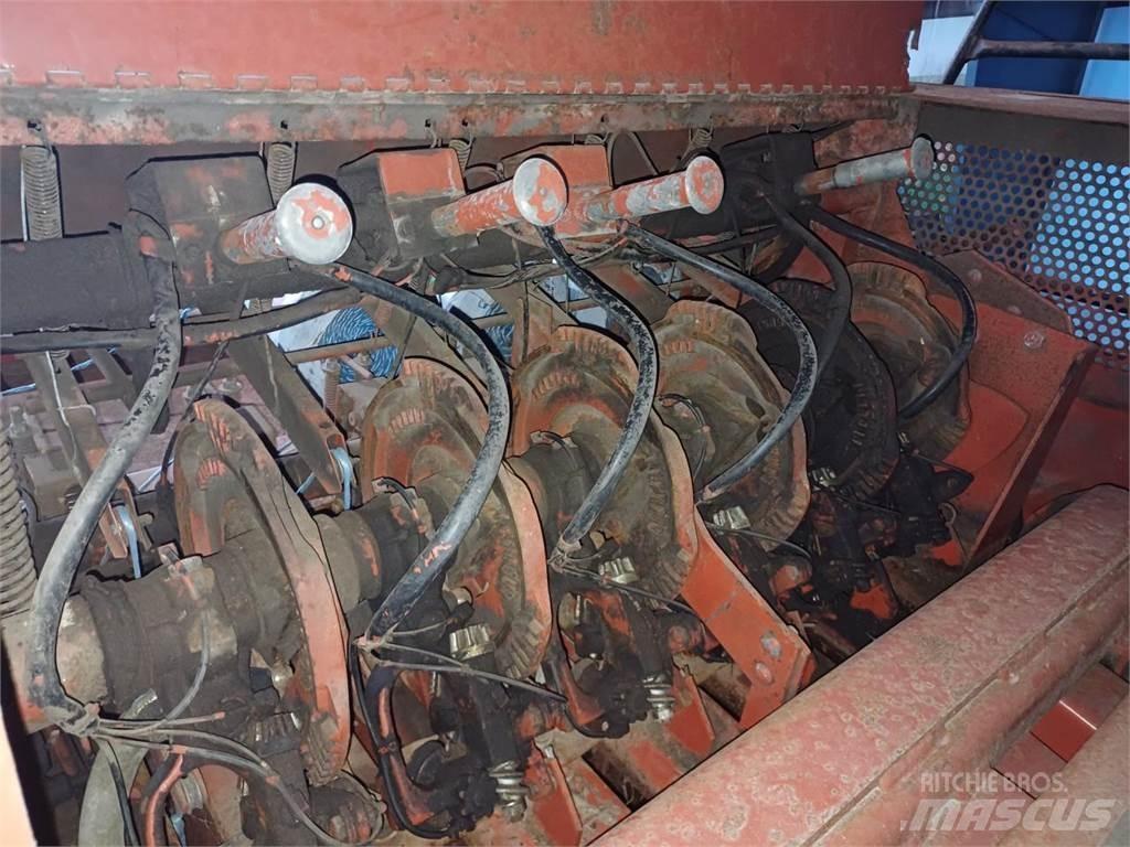 Hesston 4900 Quaderpressen