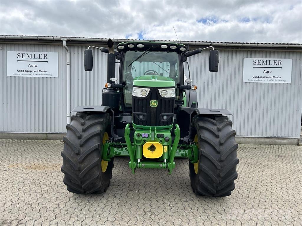 John Deere 6215R Traktoren
