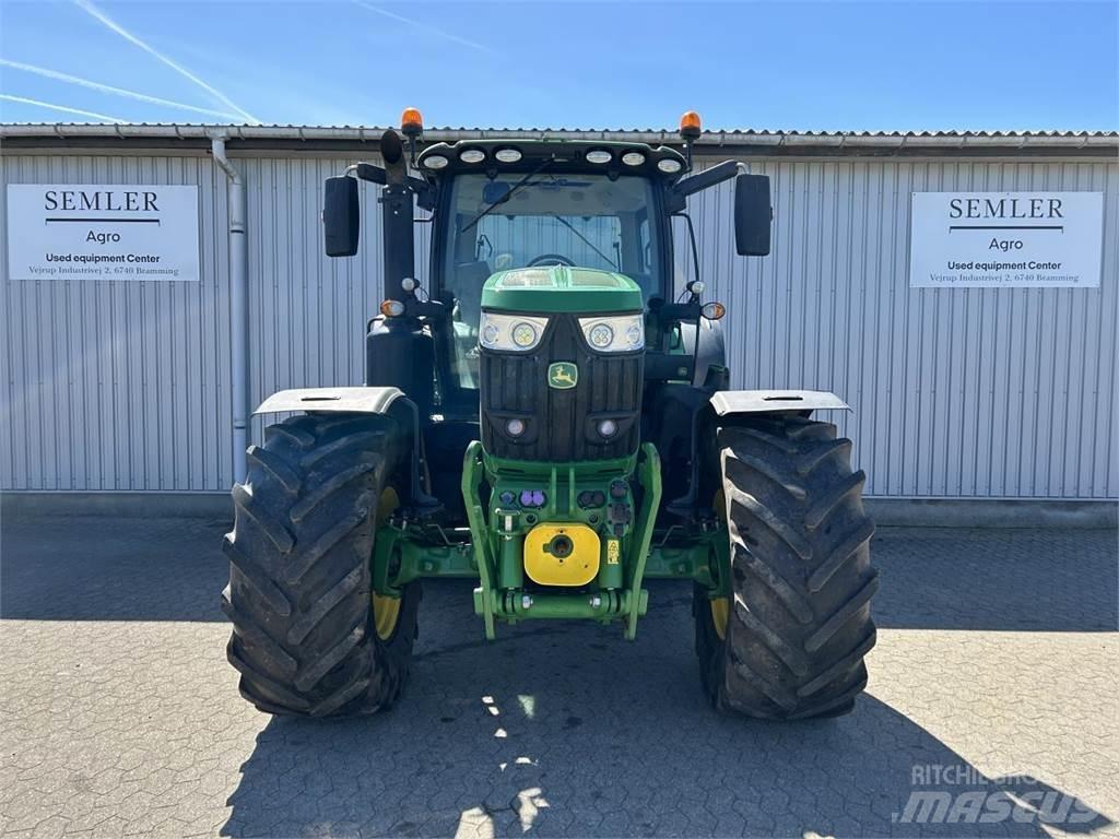 John Deere 6215R Traktoren