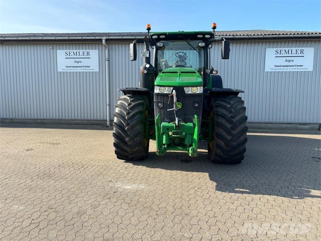 John Deere 8320R Traktoren