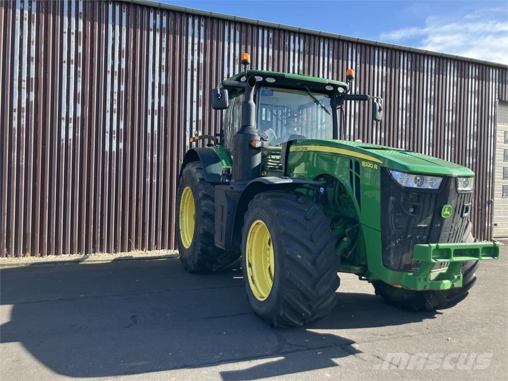 John Deere 8320R Traktoren