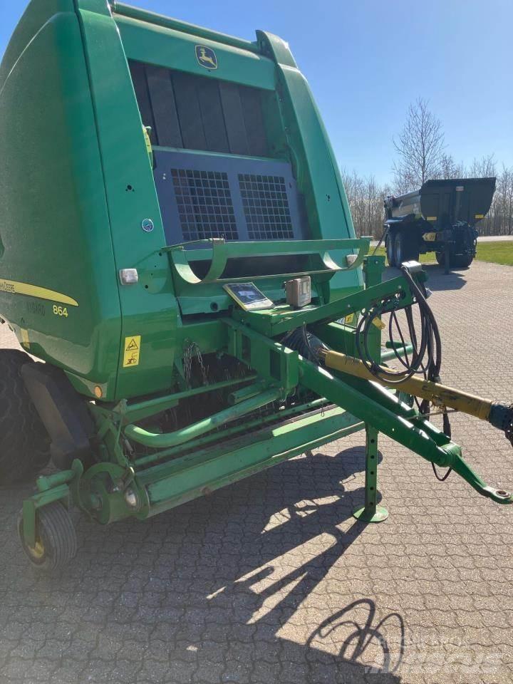 John Deere 864 Rundballenpressen
