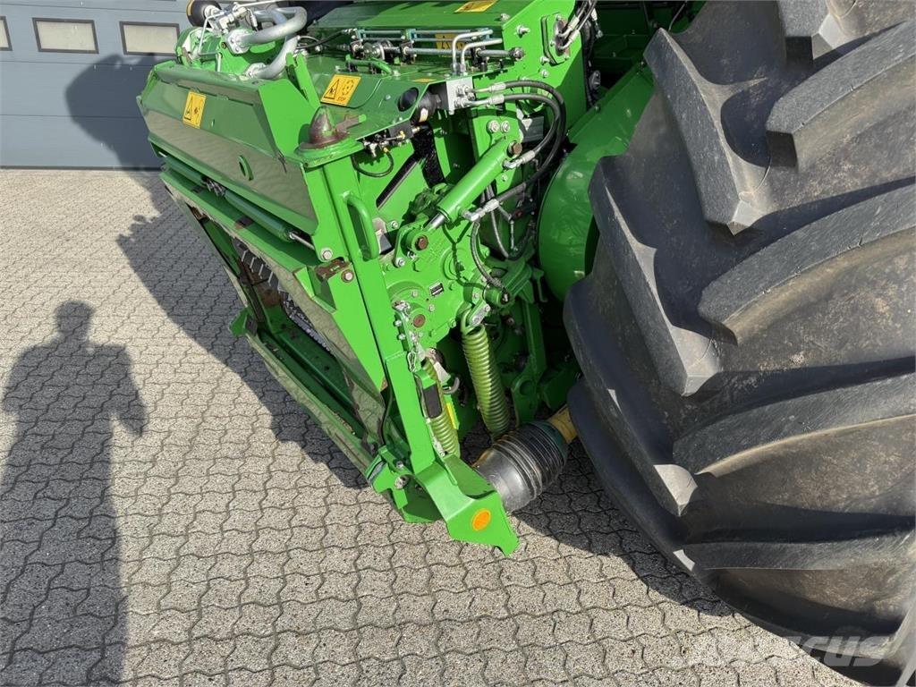 John Deere 9800 Feldhäcksler
