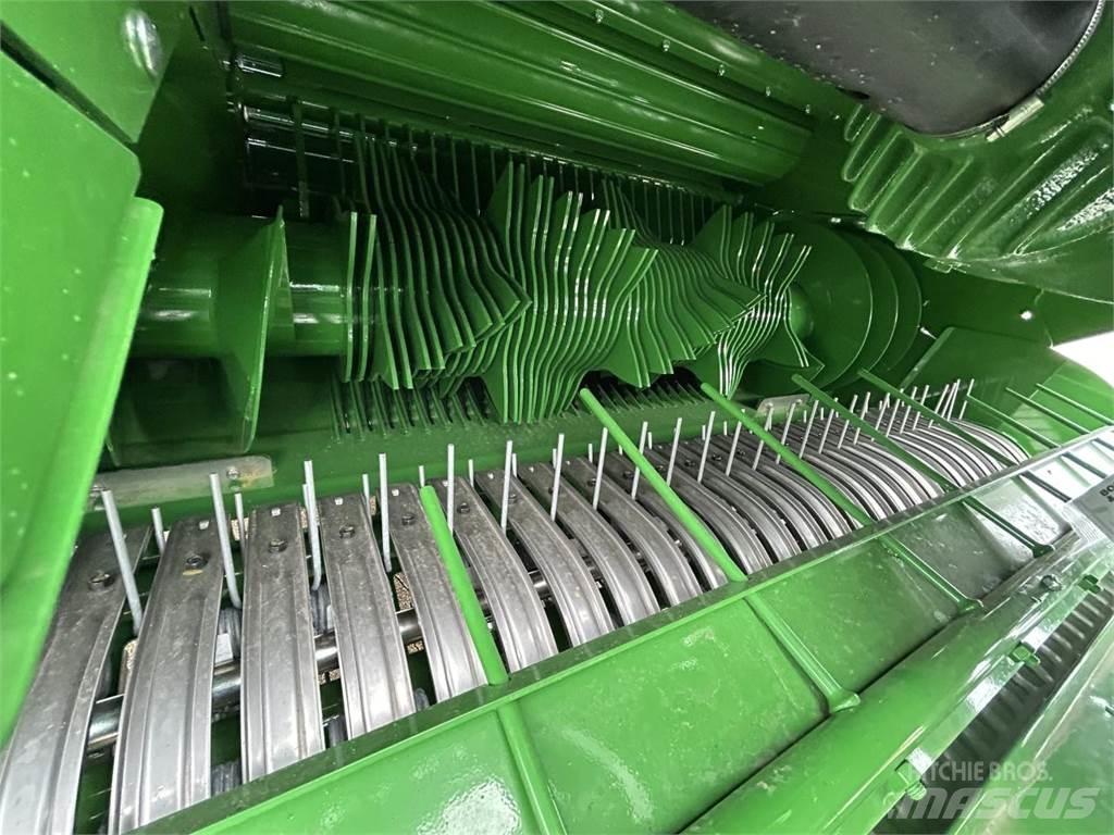 John Deere C441R Rundballenpressen