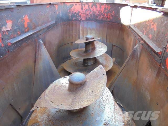 Kuhn 27 M3 Futtermischwagen