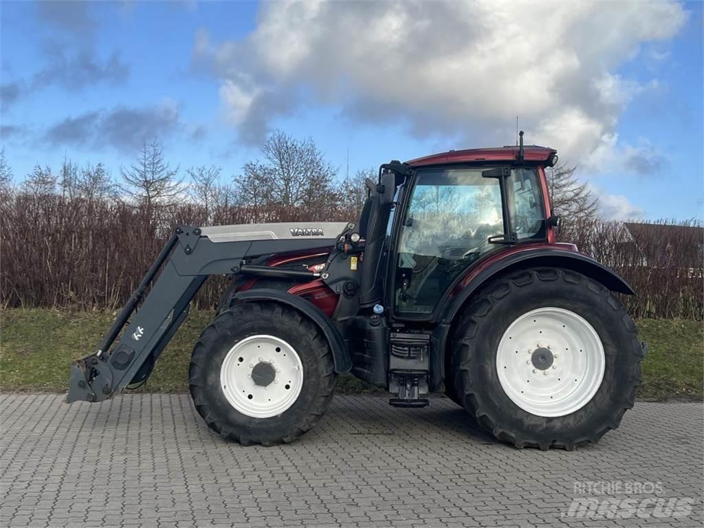 Valtra N 174 Traktoren