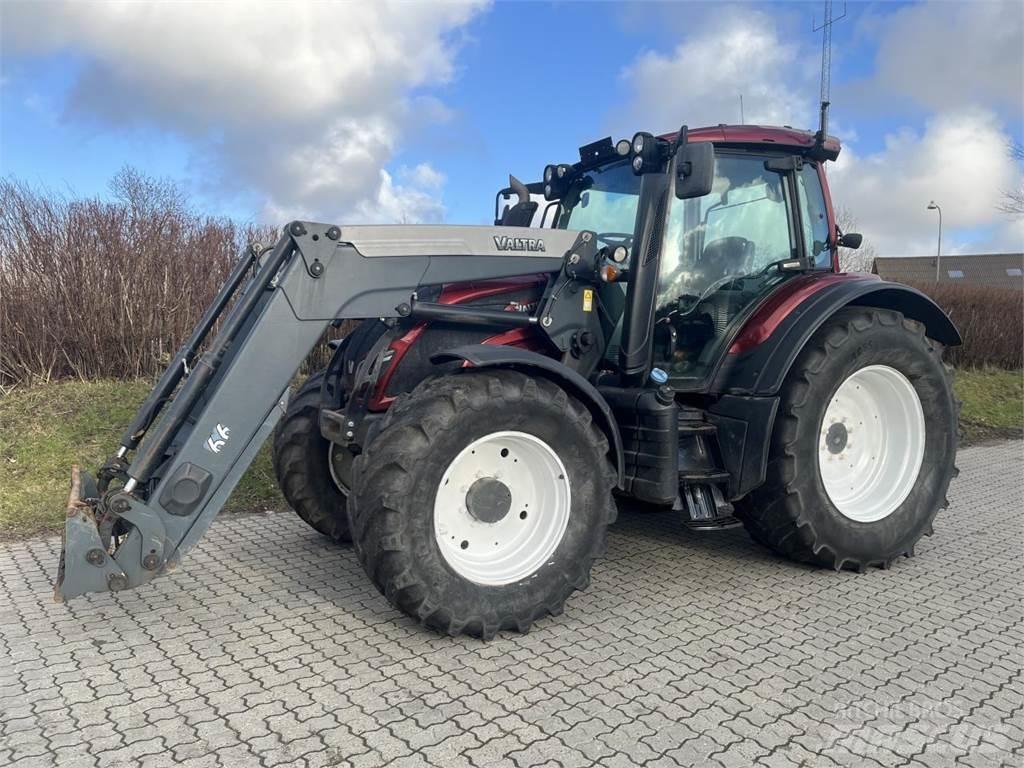 Valtra N 174 Traktoren