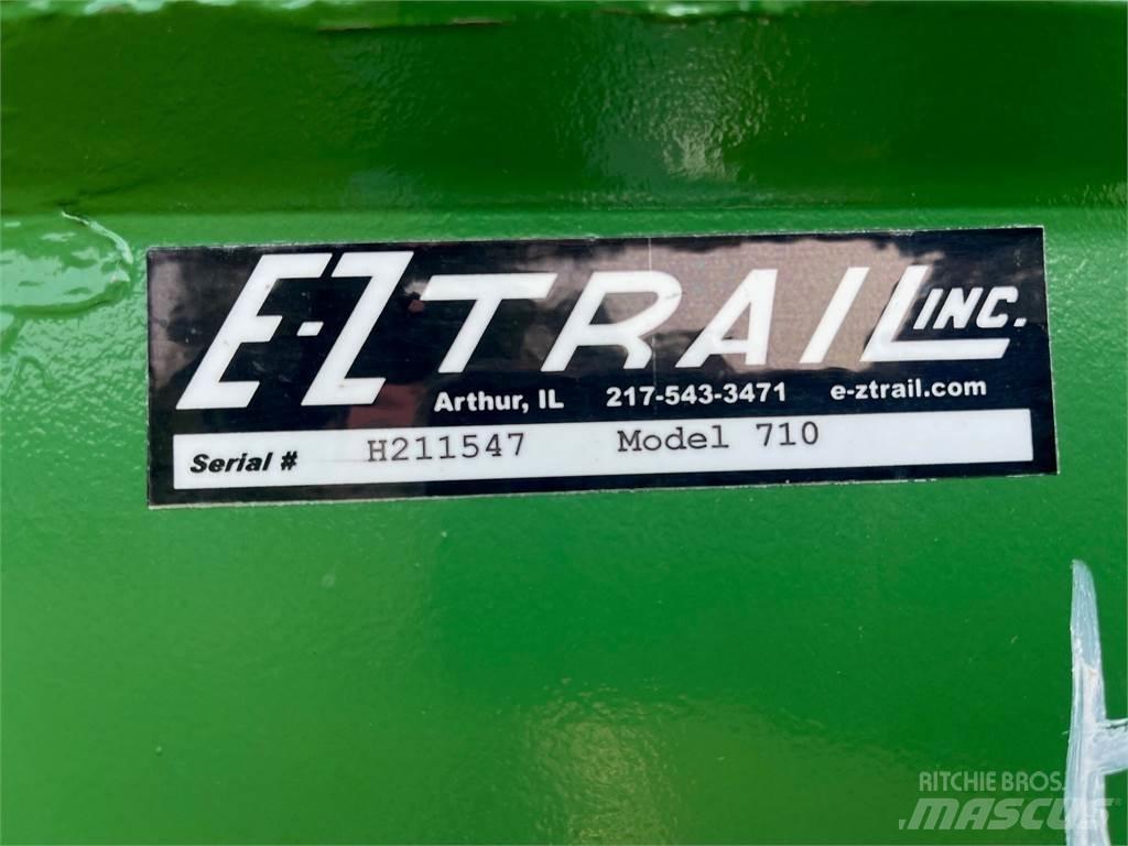 E-Z Trail 710 Getreideanhänger