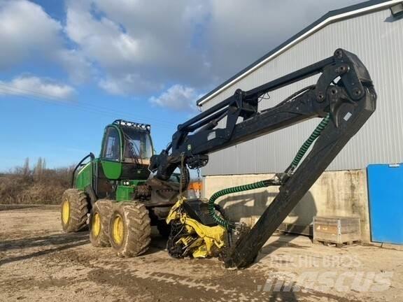 John Deere 1270E Harvester