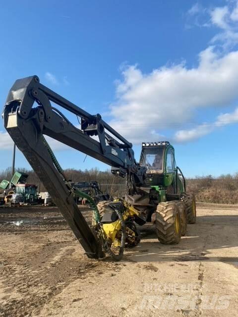 John Deere 1270E Harvester