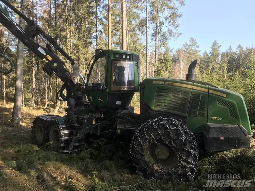 John Deere 1270G Harvester