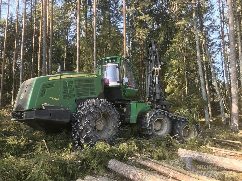John Deere 1270G Harvester