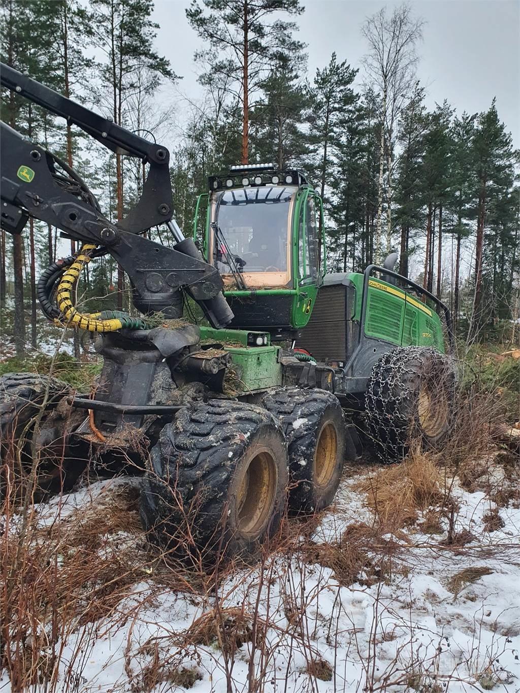 John Deere 1270G Harvester