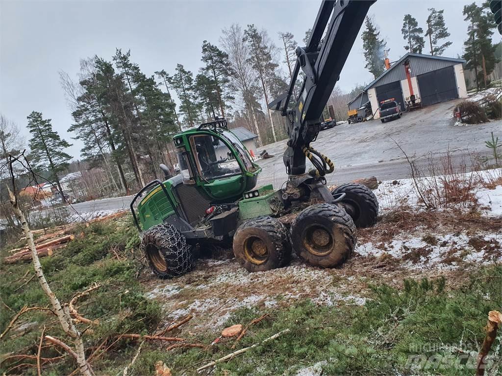 John Deere 1270G Harvester