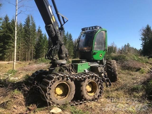 John Deere 1270G Harvester