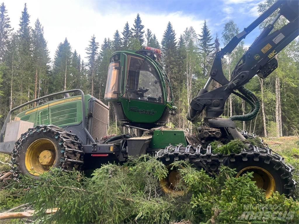 John Deere 1270G Harvester