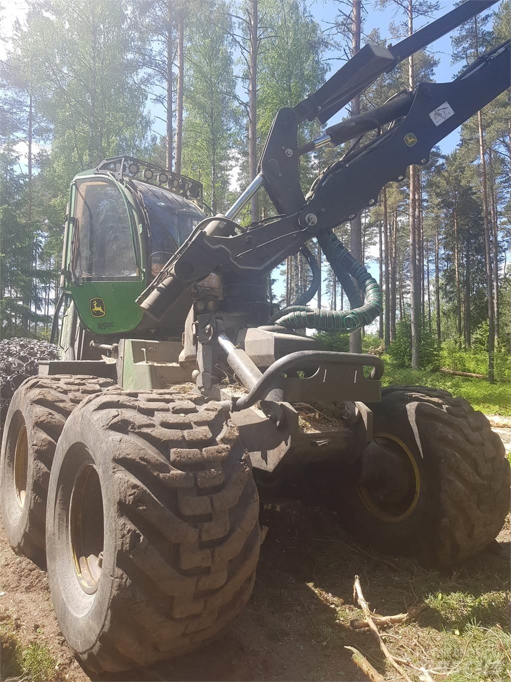 John Deere 1470G Harvester