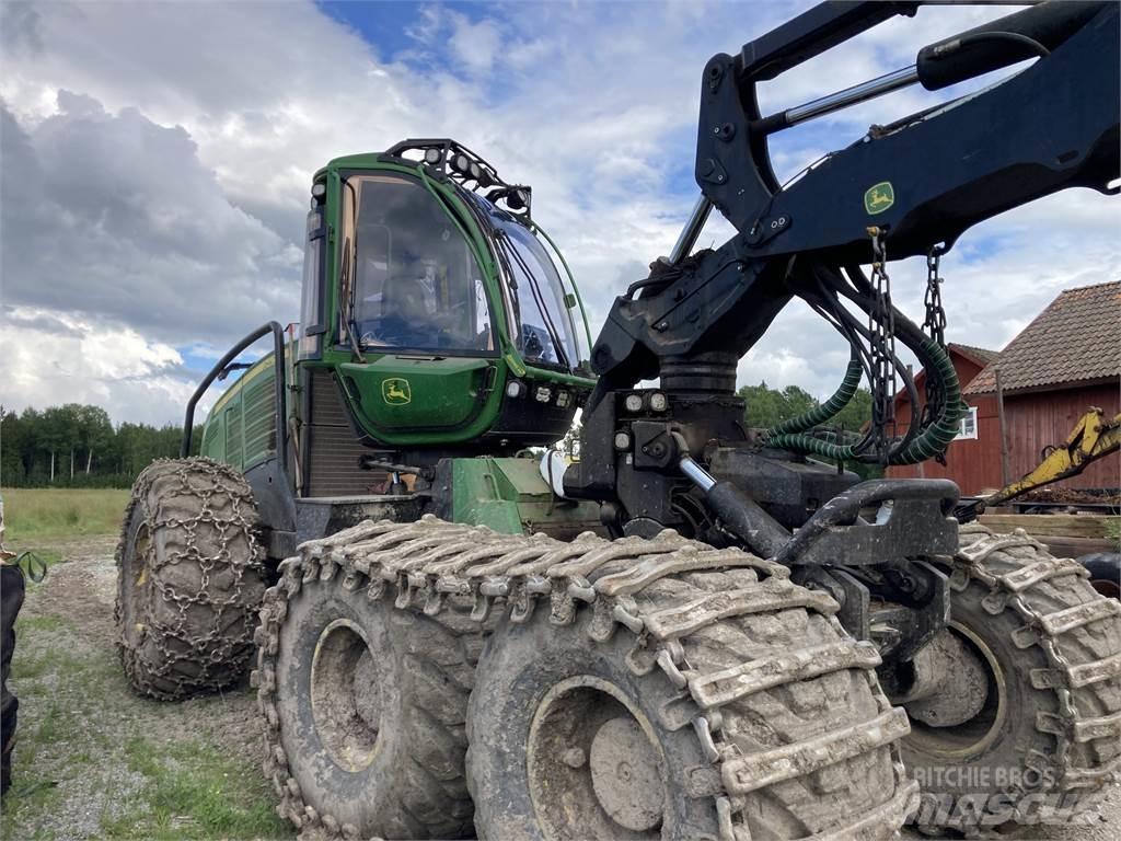John Deere 1470G Harvester